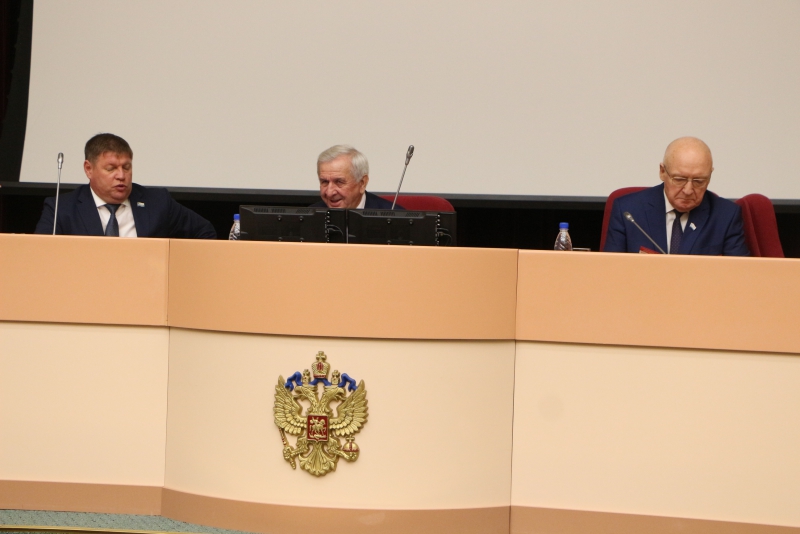 Депутат о слушаниях по цифровой экономике: «Мы лекции пришли послушать?»