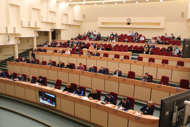 Депутат о слушаниях по цифровой экономике: «Мы лекции пришли послушать?»