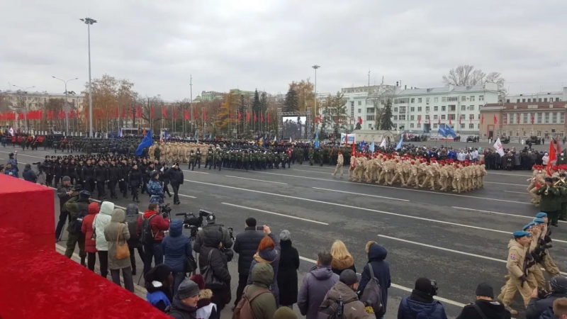 Спикер Иван Кузьмин посетил Парад Памяти в Самаре