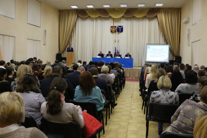 На зарплаты чиновников Саратова за три года потратят 442 млн рублей