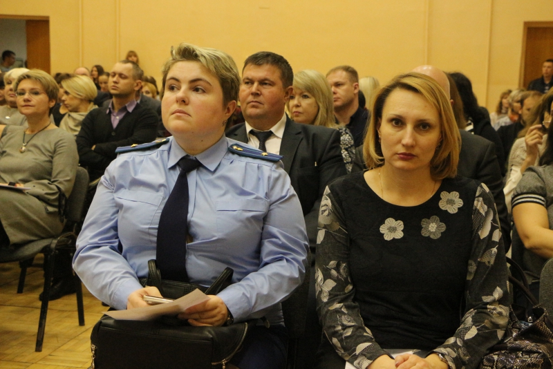 На зарплаты чиновников Саратова за три года потратят 442 млн рублей