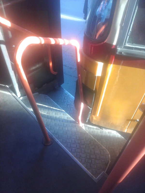 На 1-й Дачной столкнувшиеся автобусы перекрыли движение