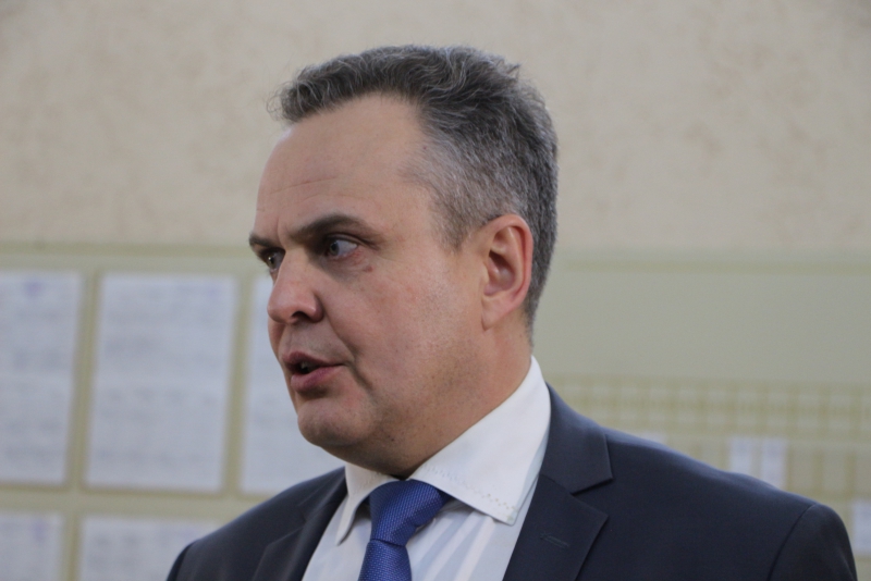 Сергей фургал губернатор. Губернатор оренбургской области денис паслер. Семья радаева губернатора саратовской области фото жёны. Губернатор делает подарки. Губернатор сделал.