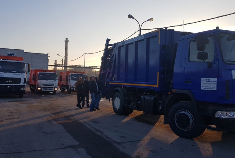 На маршруты выходят пять новых мусоровозов взамен выводимых из эксплуатации