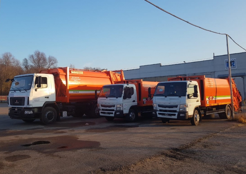 На маршруты выходят пять новых мусоровозов взамен выводимых из эксплуатации