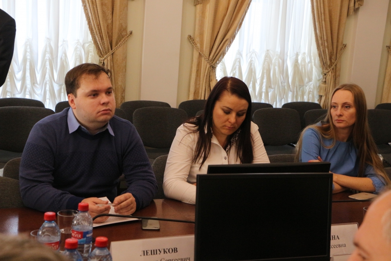 Саратовского общественника возмутила реклама мужского клуба у собора