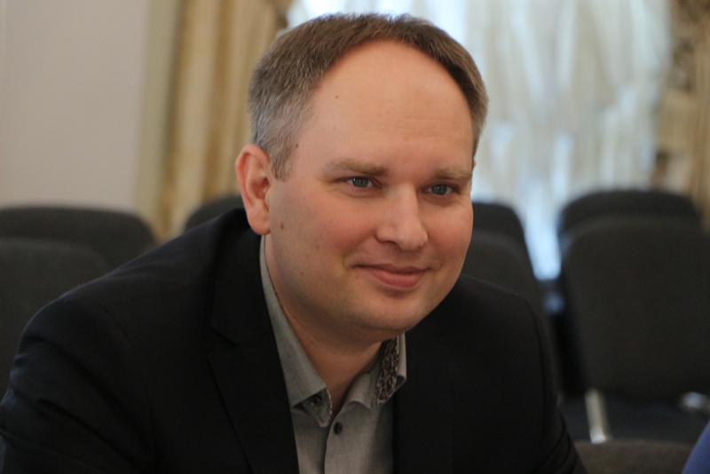 Саратовского общественника возмутила реклама мужского клуба у собора