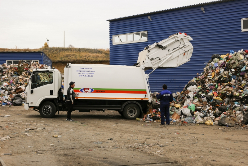 Регоператор анонсирует программу замены мусоровывозящей техники в районах Саратовской области