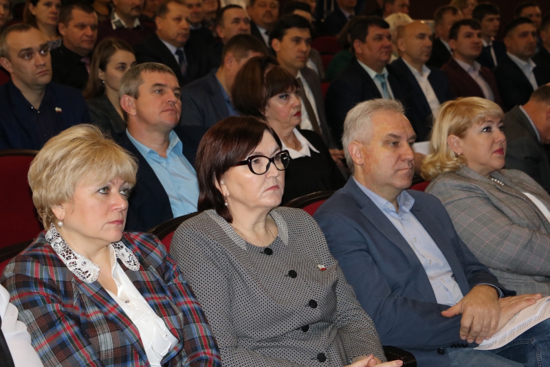 В Балашове состоялось заключительное зональное совещание областных и районных депутатов