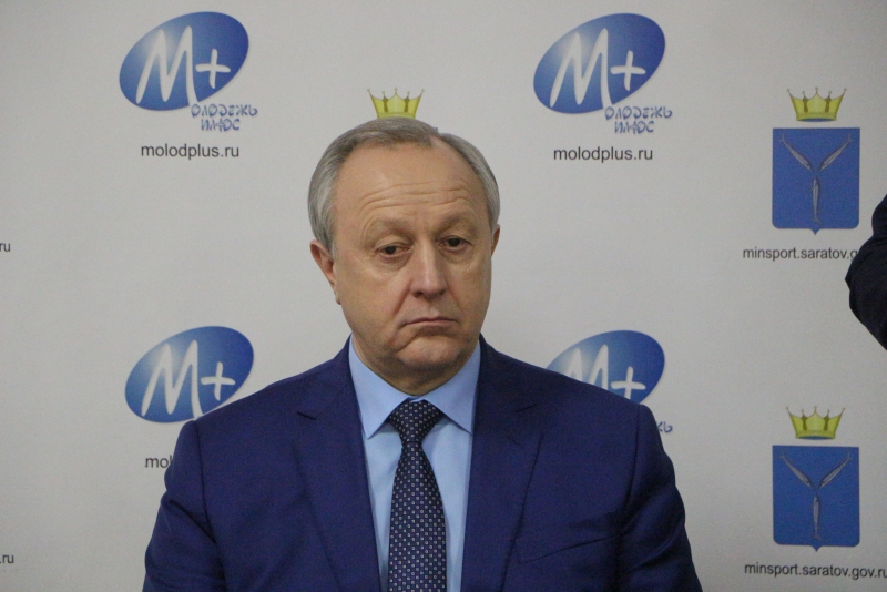 Губернатор Радаев поблагодарил за труд первую красавицу ПФО