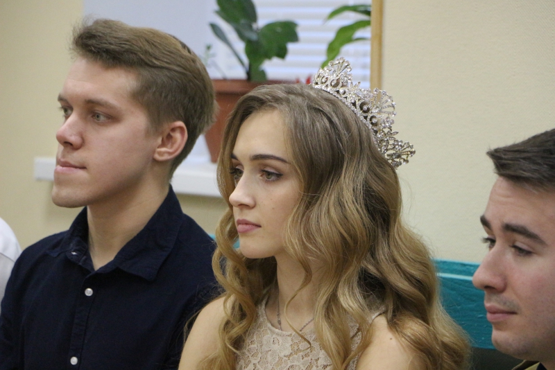 Губернатор Радаев поблагодарил за труд первую красавицу ПФО