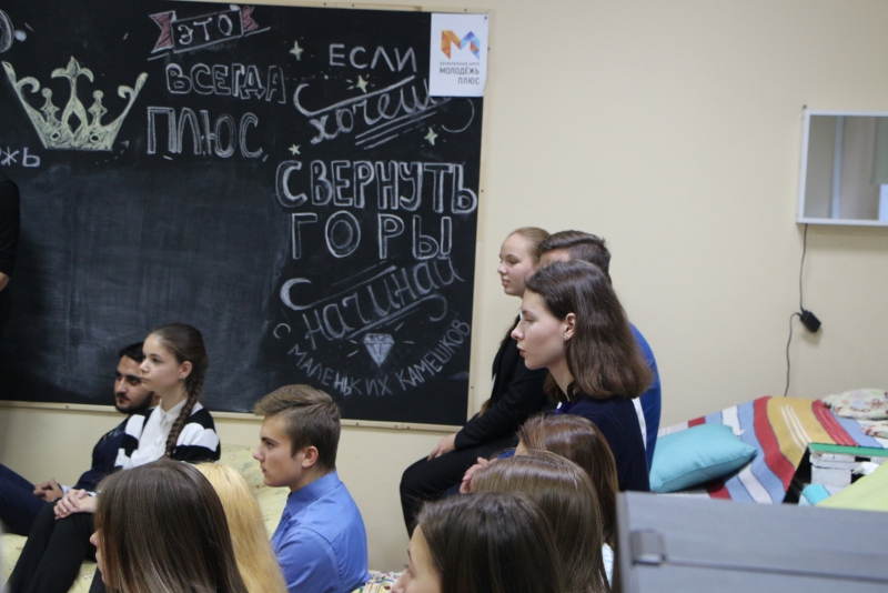 Губернатор Радаев поблагодарил за труд первую красавицу ПФО