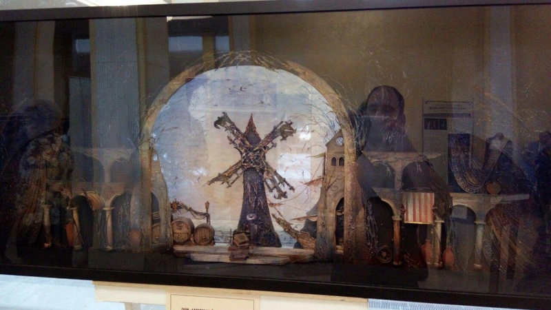 В правительстве Саратовской области поставили трон