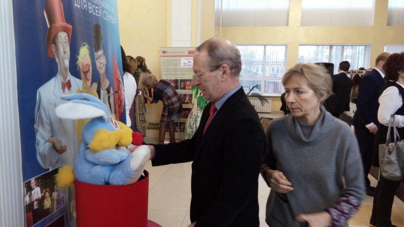 В правительстве Саратовской области поставили трон