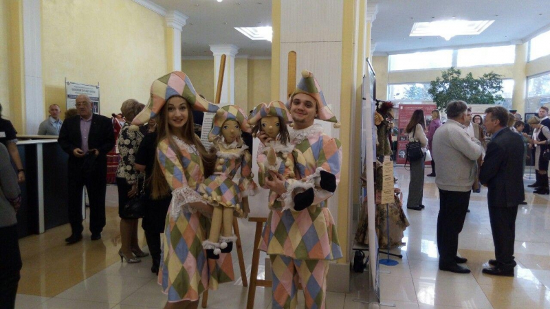 В правительстве Саратовской области поставили трон