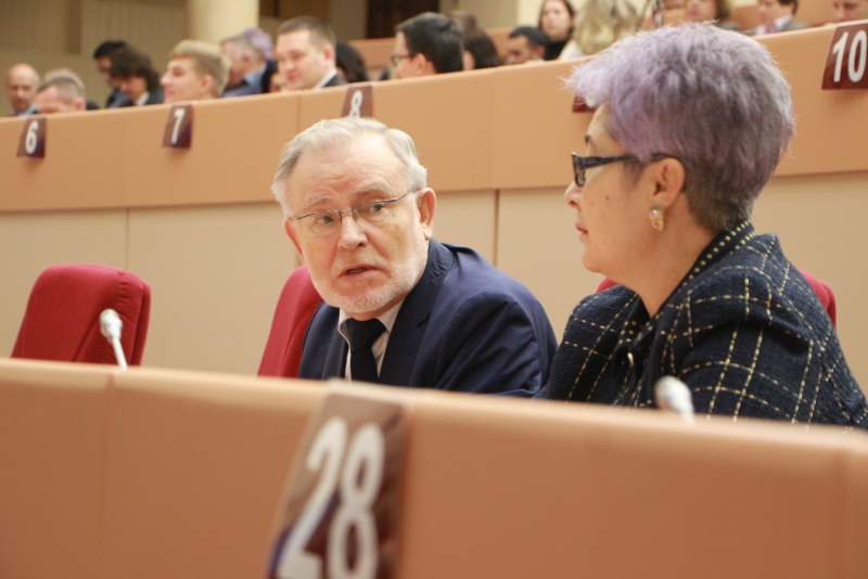 Модель молекулы декана. Декан 10. 75 изомеров декана. Декан 10. Декен формула органического вещества.