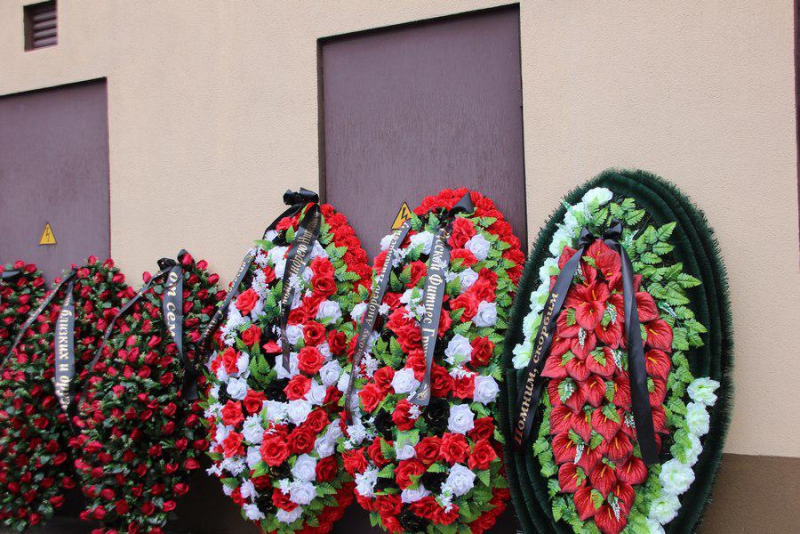 Сотни саратовцев пришли проститься с застреленным бизнесменом Андреем Ереминым