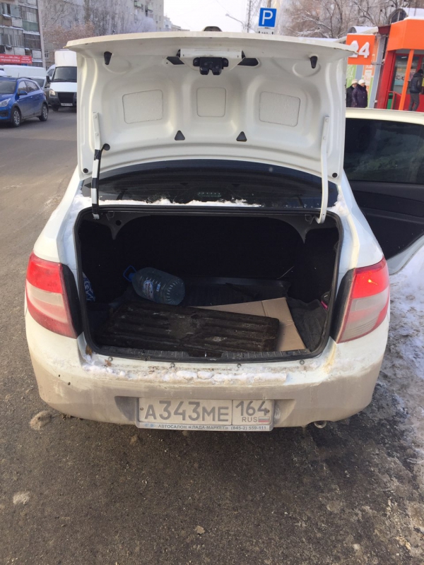 На углу Навашина и Танкистов задержали похитителя ливневой решетки