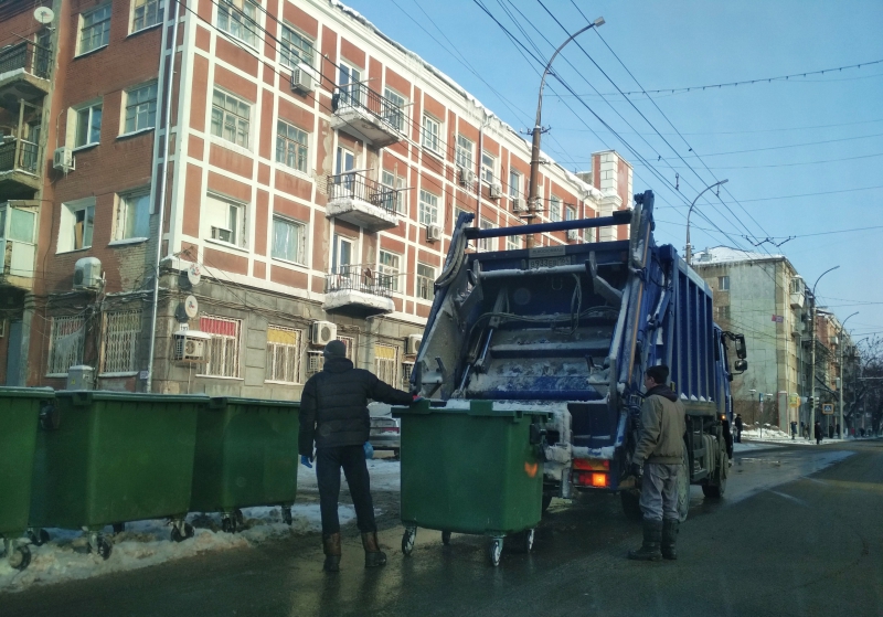 Регоператор: «На улицы Саратова выведены дополнительные мусоровозы»
