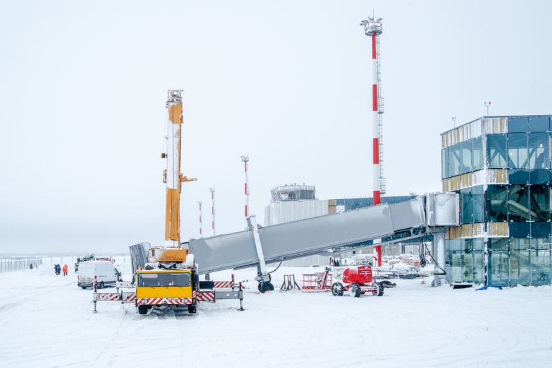 В аэропорту Гагарин монтируют телескопические пассажирские трапы
