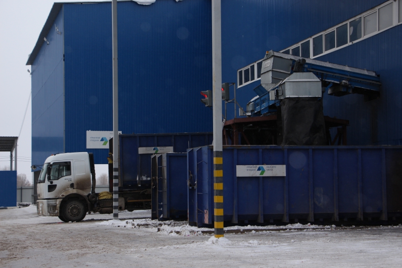 Регоператор: Из-за снегопада часть парка мусоровывозящей техники переводится на зимний режим работы