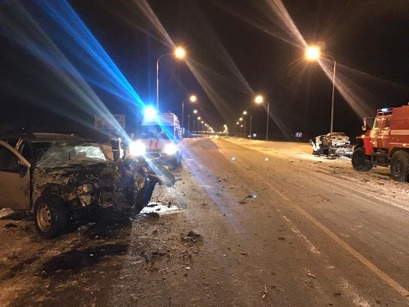 Водитель эвакуатора погиб в аварии с кроссовером