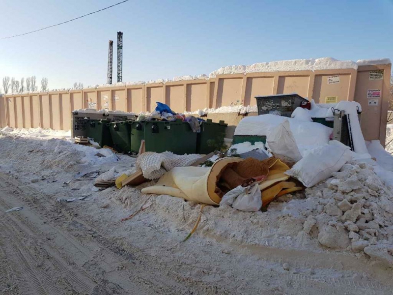Мусоровывозящие компании ведут оперативную зачистку разблокированных от снега контейнерных площадок