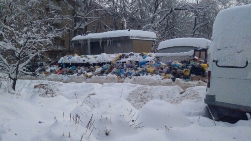 Мусоровывозящие компании ведут оперативную зачистку разблокированных от снега контейнерных площадок