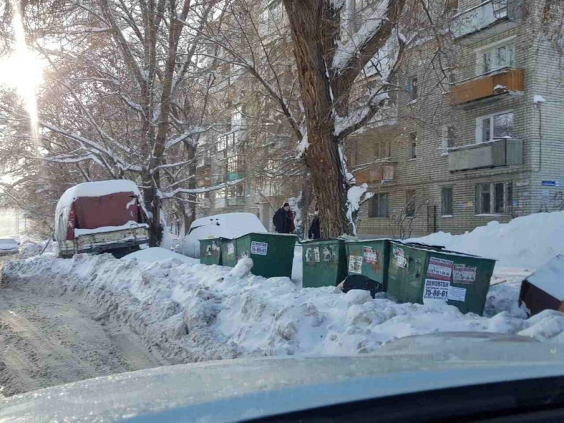 Мусоровывозящие компании ведут оперативную зачистку разблокированных от снега контейнерных площадок