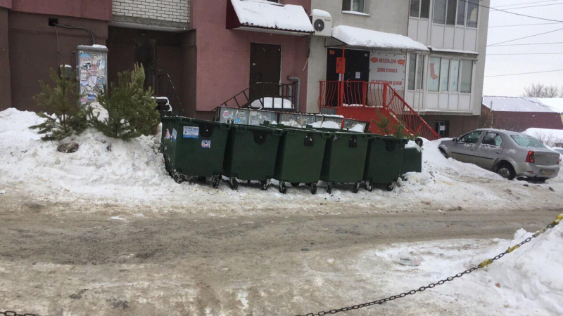 Регоператор: В Саратове из-за снега заблокирован доступ к 146 контейнерным площадкам