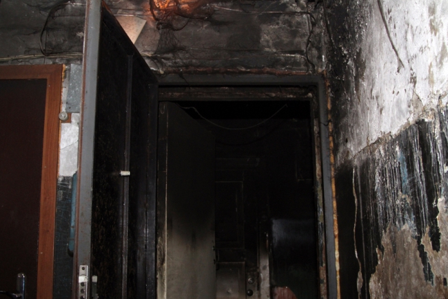 Пожарные спасли 4 детей в ночном пожаре на Брянской