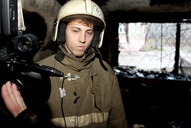 Пожарные спасли 4 детей в ночном пожаре на Брянской