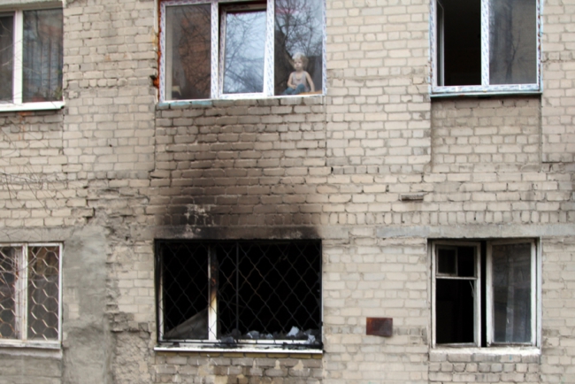 Пожарные спасли 4 детей в ночном пожаре на Брянской