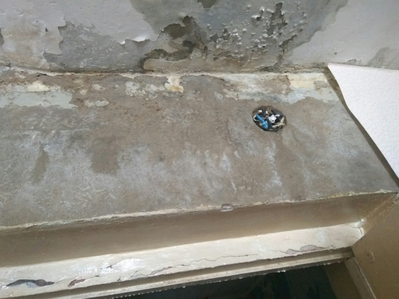 В Ленинском районе две семьи остались без света из-за протекающей крыши