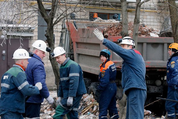 Взрыв в Шахтах обрушил 2 этажа жилого дома. Известно об одном погибшем