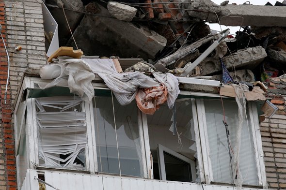 Взрыв в Шахтах обрушил 2 этажа жилого дома. Известно об одном погибшем