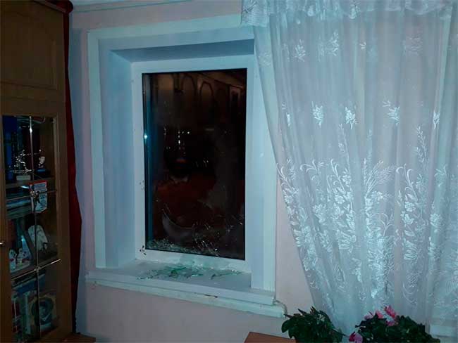 В Вольске неизвестный бросил зловонную банку в дом журналиста