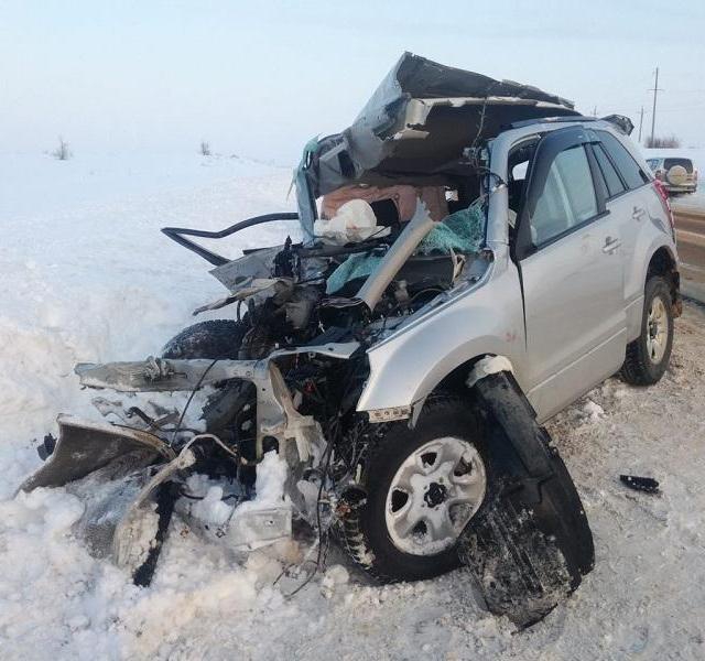 Две автоледи устроили аварии с фурами и попали в больницу