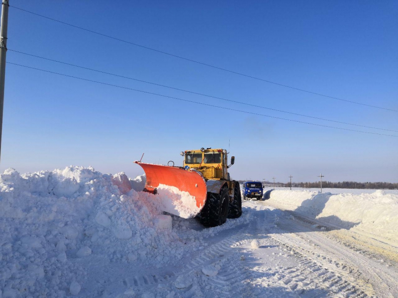 Военная техника освободила Петровский район из «снежного плена»