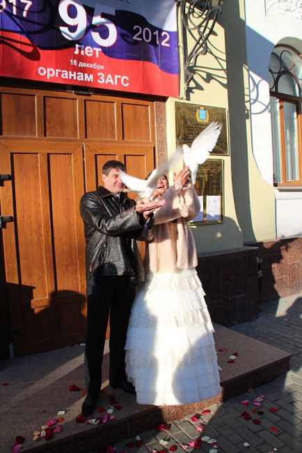 Саратовцы сыграли свадьбы в день парада цифр