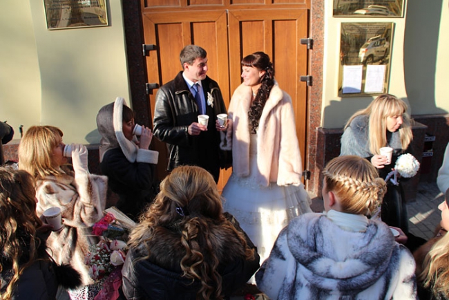 Саратовцы сыграли свадьбы в день парада цифр