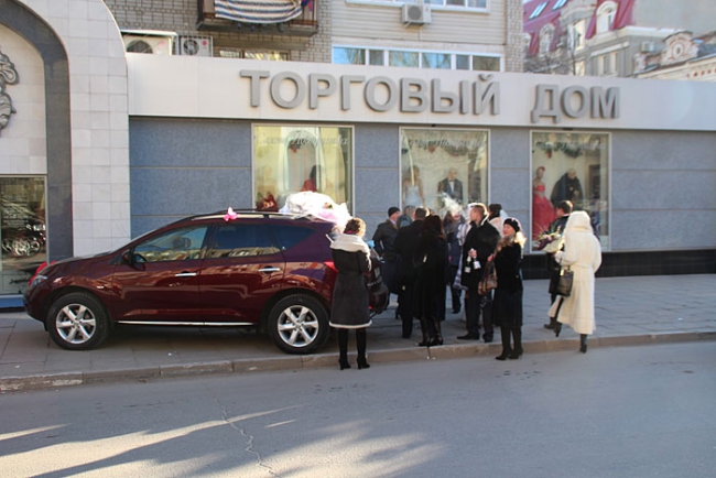 Саратовцы сыграли свадьбы в день парада цифр