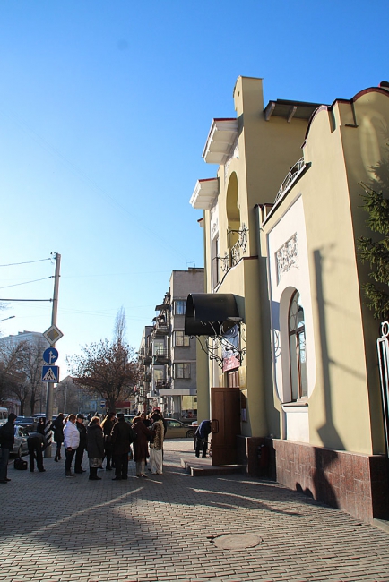 Саратовцы сыграли свадьбы в день парада цифр