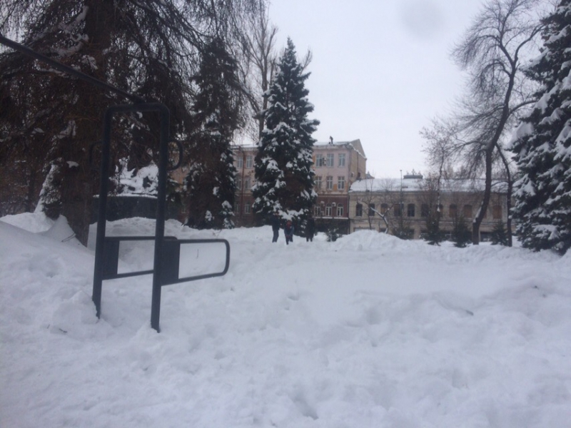 Очевидец: «Вечный огонь» в Саратове закидали снегом, и он потух