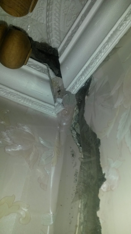 В Балашове после обрушения кровли начал разваливаться многоквартирный дом