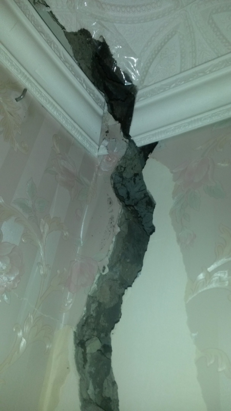 В Балашове после обрушения кровли начал разваливаться многоквартирный дом