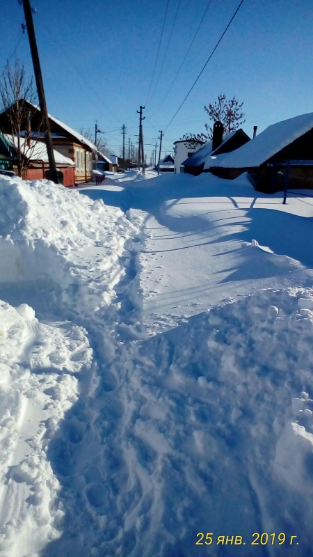 Завалили снегом дом по крышу. Фото частный сектор и завалы снега.