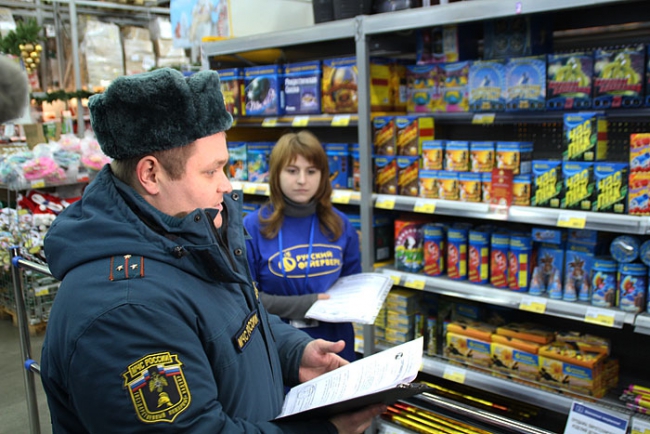 Пожарная инспекция проверила продажу новогодних фейерверков