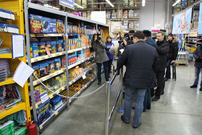 Пожарная инспекция проверила продажу новогодних фейерверков