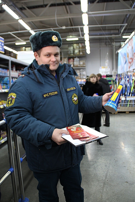Пожарная инспекция проверила продажу новогодних фейерверков
